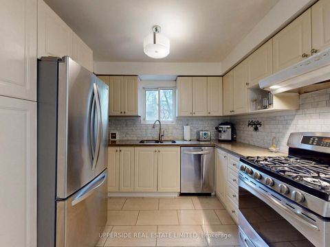 Photo 8 at 64 Colleen Street, Yorkhill, Vaughan