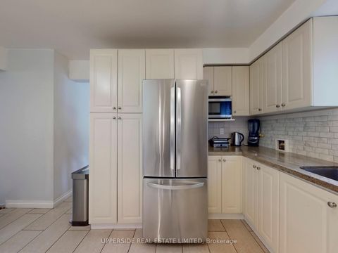 Photo 9 at 64 Colleen Street, Yorkhill, Vaughan