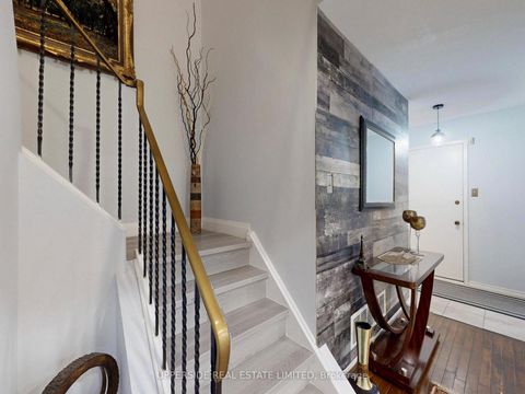 Photo 12 at 64 Colleen Street, Yorkhill, Vaughan