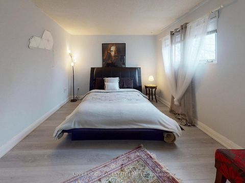 Photo 14 at 64 Colleen Street, Yorkhill, Vaughan