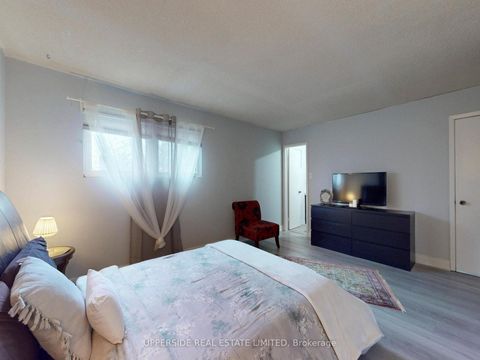 Photo 15 at 64 Colleen Street, Yorkhill, Vaughan