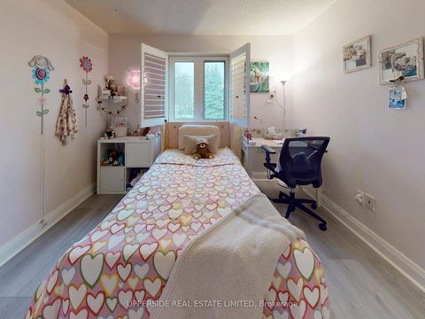 Photo 18 at 64 Colleen Street, Yorkhill, Vaughan