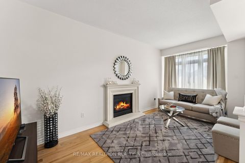 Photo 10 at 57 Littleriver Court, Patterson, Vaughan