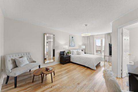 Photo 13 at 57 Littleriver Court, Patterson, Vaughan