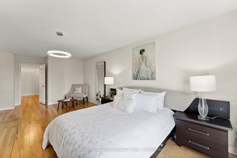 Photo 14 at 57 Littleriver Court, Patterson, Vaughan