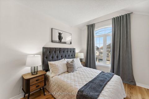 Photo 18 at 57 Littleriver Court, Patterson, Vaughan