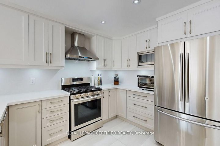 Photo 17 at 3898 Parkgate Drive, Lisgar, Mississauga