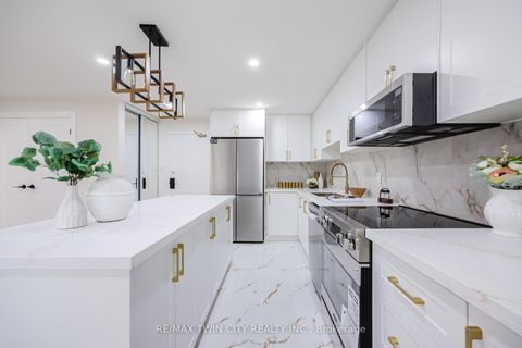 Photo 12 at #304 - 20 Edgecliff Golfway, Flemingdon Park, Toronto