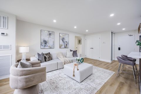 Photo 15 at #304 - 20 Edgecliff Golfway, Flemingdon Park, Toronto