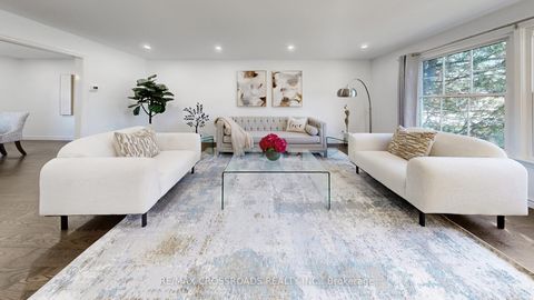 Photo 2 at 349 Banbury Road, Windfields, Toronto