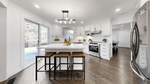 Photo 7 at 349 Banbury Road, Windfields, Toronto