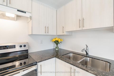 Photo 9 at 52 Fairlane Avenue, Painswick South, Barrie