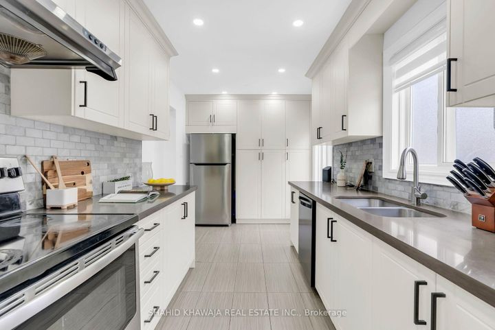 Photo 10 at 6655 Ganymede Road, Meadowvale, Mississauga