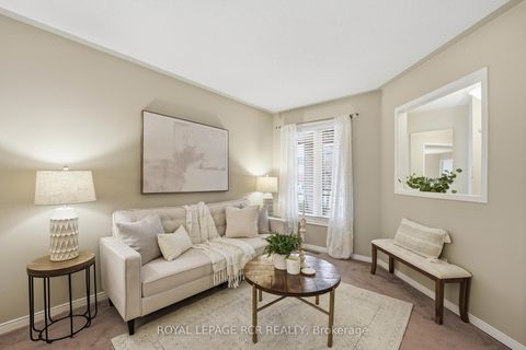 Photo 4 at 437 Heddle Crescent, Wyndham, Newmarket