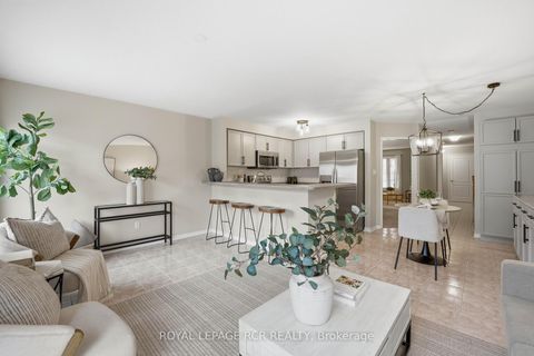 Photo 10 at 437 Heddle Crescent, Wyndham, Newmarket