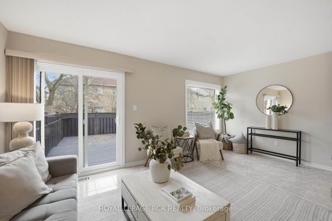 Photo 11 at 437 Heddle Crescent, Wyndham, Newmarket