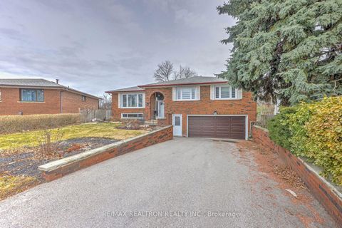 Photo 1 at 15 Willimart Court, Newtonbrook West, Toronto