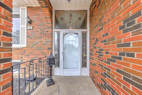 Photo 2 at 15 Willimart Court, Newtonbrook West, Toronto