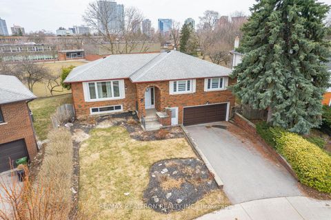 Photo 4 at 15 Willimart Court, Newtonbrook West, Toronto