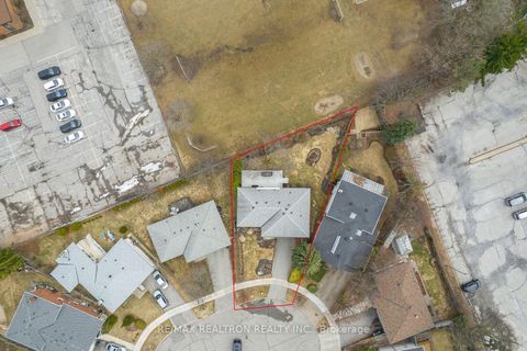 Photo 5 at 15 Willimart Court, Newtonbrook West, Toronto