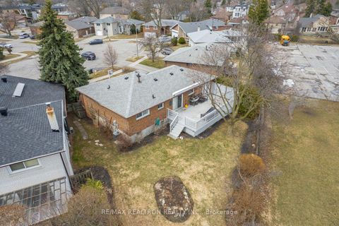Photo 7 at 15 Willimart Court, Newtonbrook West, Toronto