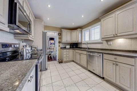 Photo 18 at 15 Willimart Court, Newtonbrook West, Toronto