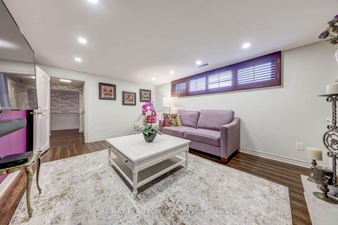 Photo 27 at 15 Willimart Court, Newtonbrook West, Toronto