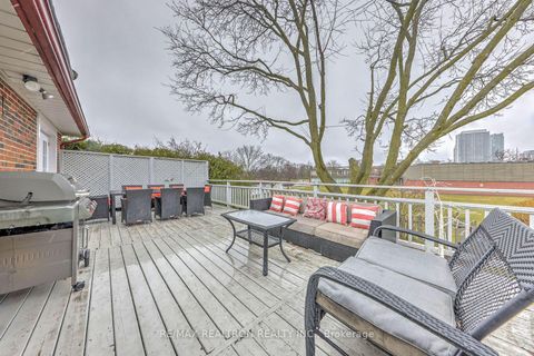 Photo 40 at 15 Willimart Court, Newtonbrook West, Toronto