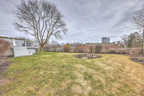 Photo 45 at 15 Willimart Court, Newtonbrook West, Toronto