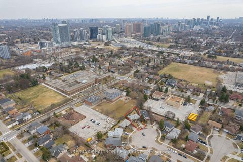 Photo 46 at 15 Willimart Court, Newtonbrook West, Toronto