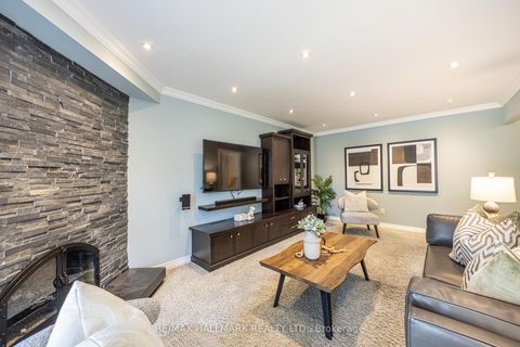 Photo 2 at 85 Colvin Crescent, Brownridge, Vaughan