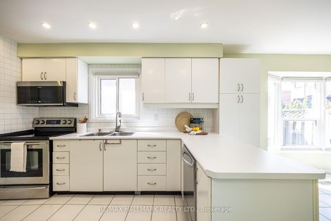 Photo 7 at 85 Colvin Crescent, Brownridge, Vaughan