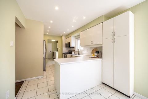 Photo 9 at 85 Colvin Crescent, Brownridge, Vaughan