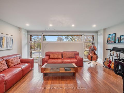 Photo 7 at 8 Foxdale Court, Steeles, Toronto