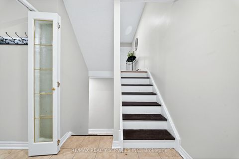 Photo 10 at 179 Milestone Crescent, Aurora Village, Aurora