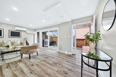 Photo 11 at 179 Milestone Crescent, Aurora Village, Aurora