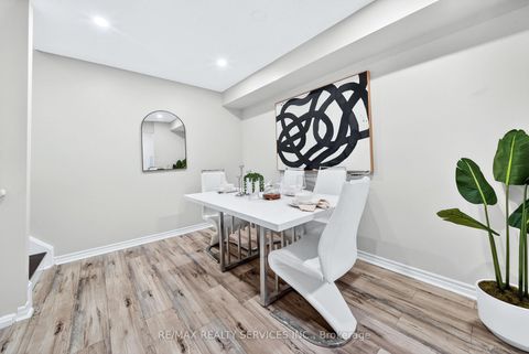 Photo 19 at 179 Milestone Crescent, Aurora Village, Aurora