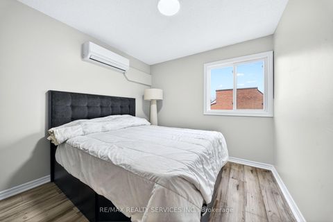 Photo 24 at 179 Milestone Crescent, Aurora Village, Aurora