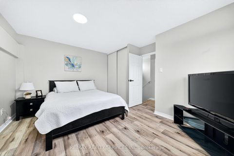 Photo 34 at 179 Milestone Crescent, Aurora Village, Aurora