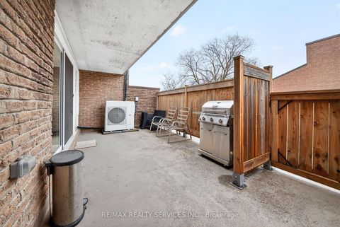 Photo 37 at 179 Milestone Crescent, Aurora Village, Aurora