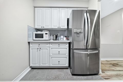 Photo 42 at 179 Milestone Crescent, Aurora Village, Aurora