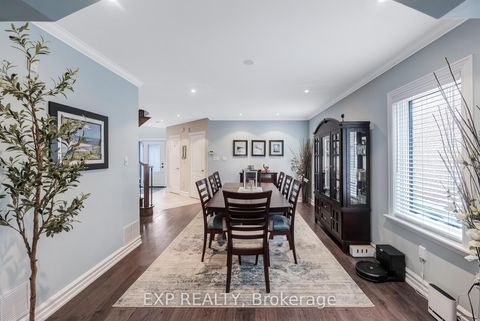 Photo 4 at 138 Princeton Gate, Maple, Vaughan