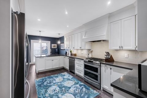 Photo 5 at 138 Princeton Gate, Maple, Vaughan