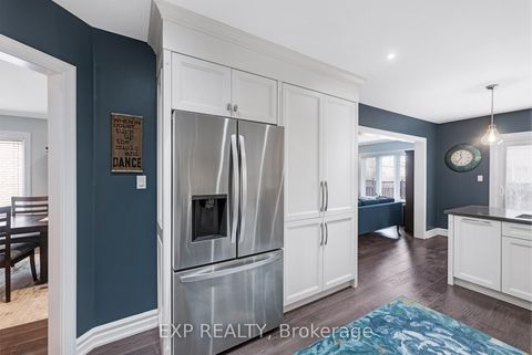 Photo 7 at 138 Princeton Gate, Maple, Vaughan