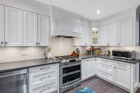 Photo 8 at 138 Princeton Gate, Maple, Vaughan