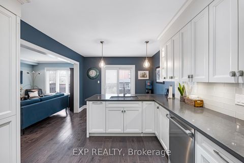 Photo 9 at 138 Princeton Gate, Maple, Vaughan