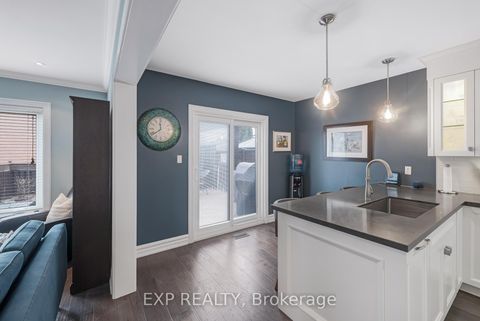 Photo 11 at 138 Princeton Gate, Maple, Vaughan