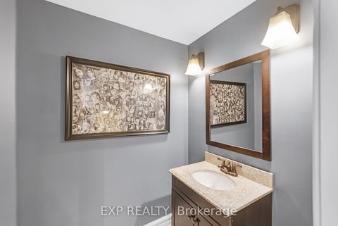 Photo 16 at 138 Princeton Gate, Maple, Vaughan