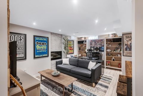 Photo 33 at 138 Princeton Gate, Maple, Vaughan