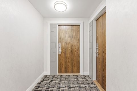 Photo 3 at 305 - 99 Eagle Rock Way, Rural Vaughan, Vaughan